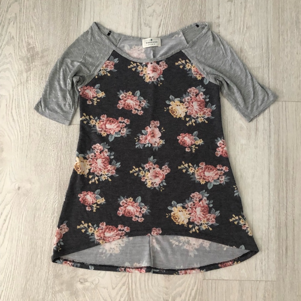 Threads Studio Floral High-Low Raglan T-Shirt Blouse - Picture 8 of 16